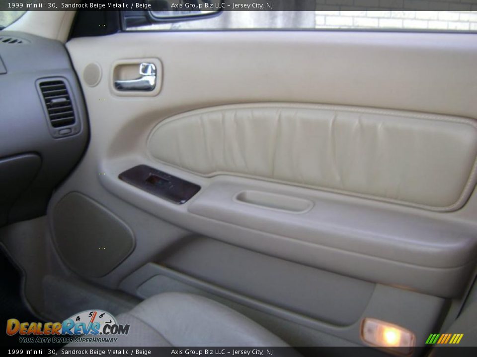 1999 Infiniti I 30 Sandrock Beige Metallic / Beige Photo #17