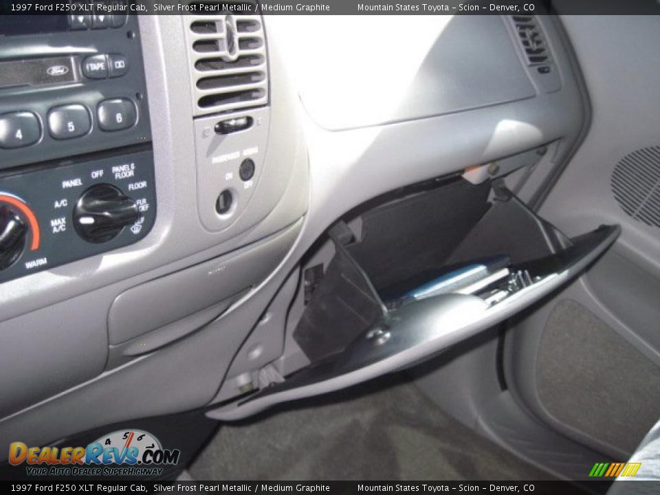 1997 Ford F250 XLT Regular Cab Silver Frost Pearl Metallic / Medium Graphite Photo #20