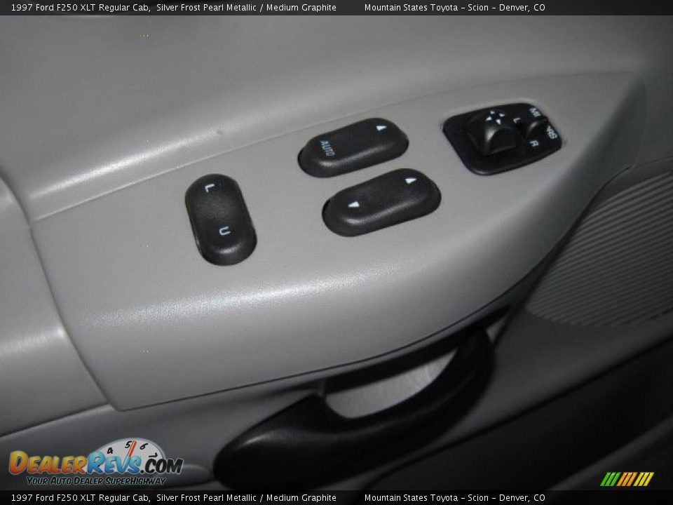 1997 Ford F250 XLT Regular Cab Silver Frost Pearl Metallic / Medium Graphite Photo #22