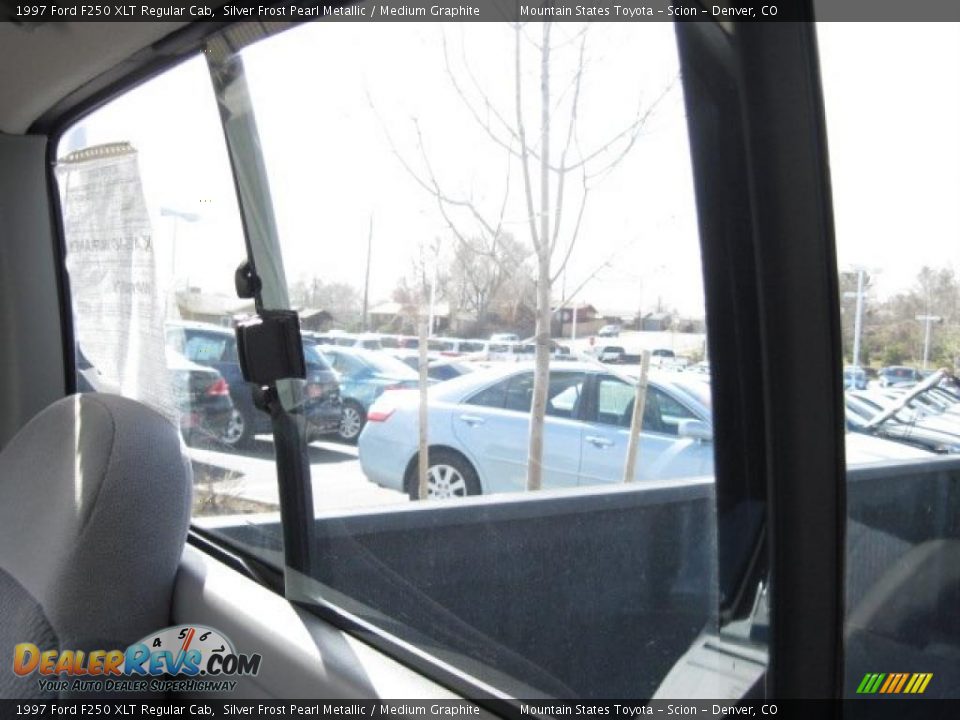 1997 Ford F250 XLT Regular Cab Silver Frost Pearl Metallic / Medium Graphite Photo #25