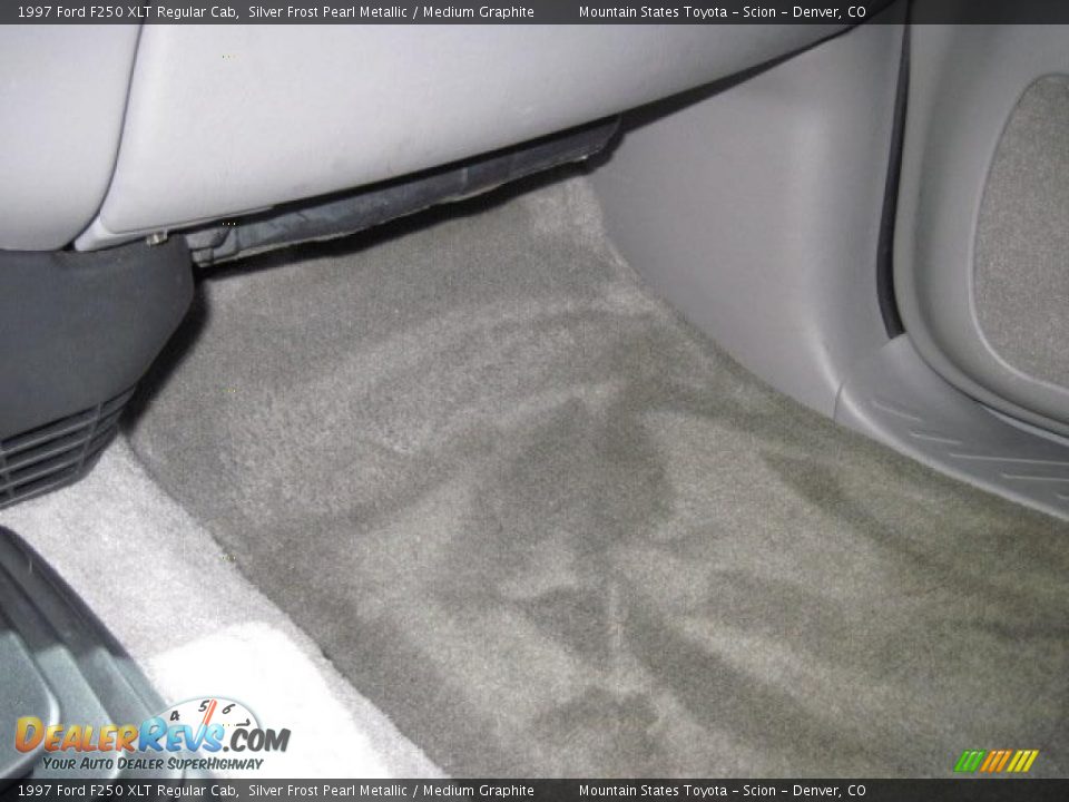 1997 Ford F250 XLT Regular Cab Silver Frost Pearl Metallic / Medium Graphite Photo #28