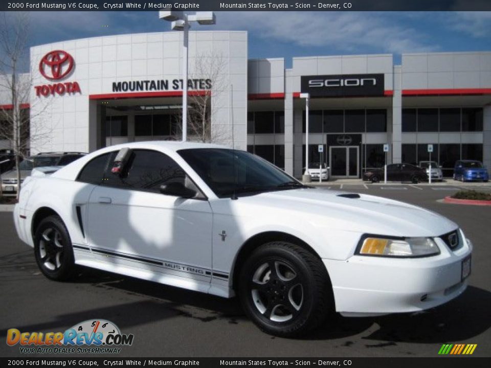 2000 Ford Mustang V6 Coupe Crystal White / Medium Graphite Photo #1