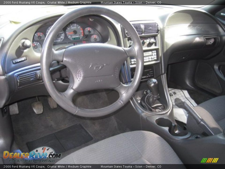 2000 Ford Mustang V6 Coupe Crystal White / Medium Graphite Photo #14