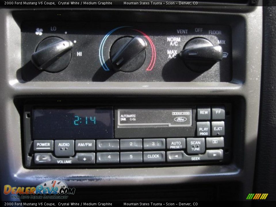 2000 Ford Mustang V6 Coupe Crystal White / Medium Graphite Photo #20