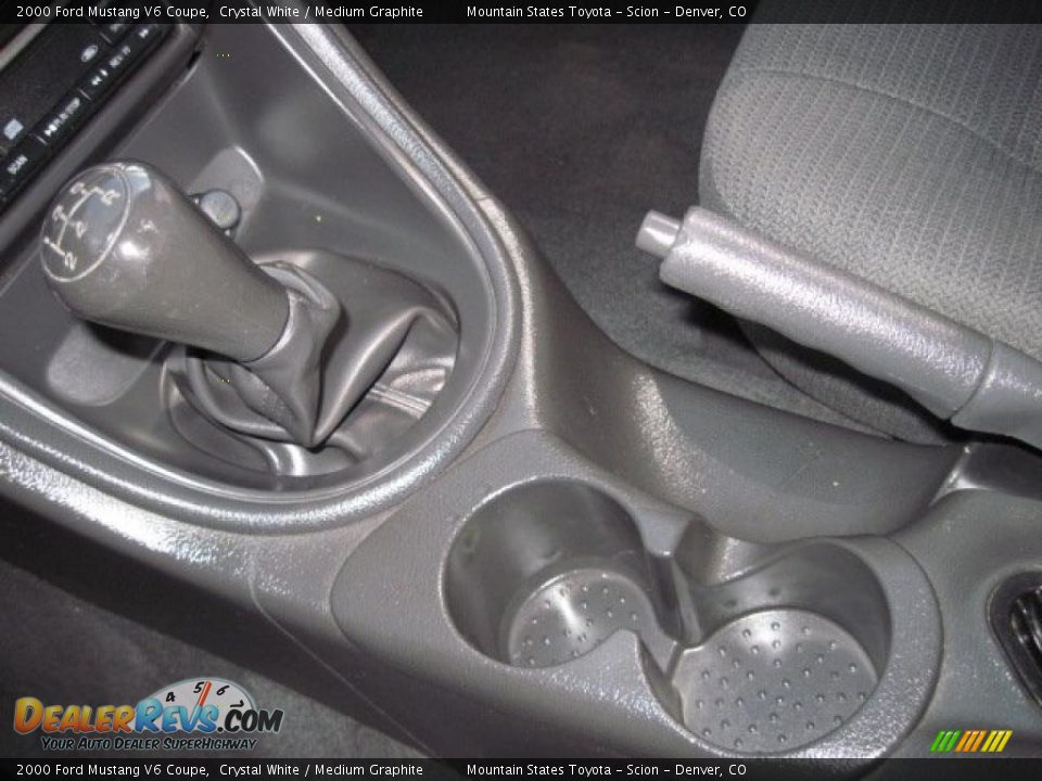 2000 Ford Mustang V6 Coupe Crystal White / Medium Graphite Photo #22