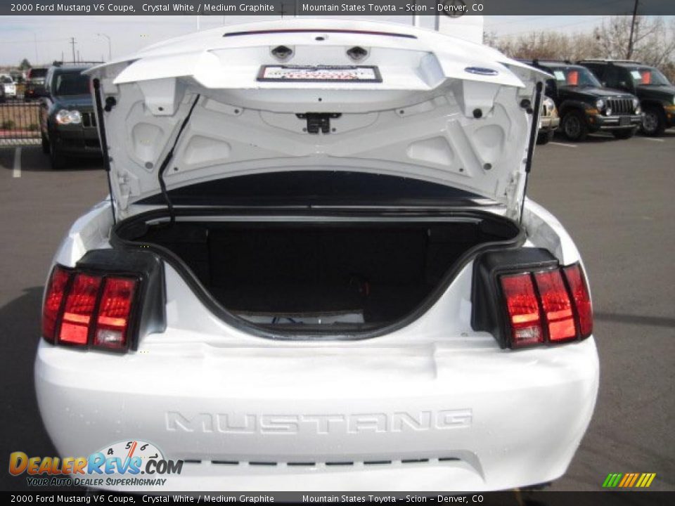 2000 Ford Mustang V6 Coupe Crystal White / Medium Graphite Photo #28