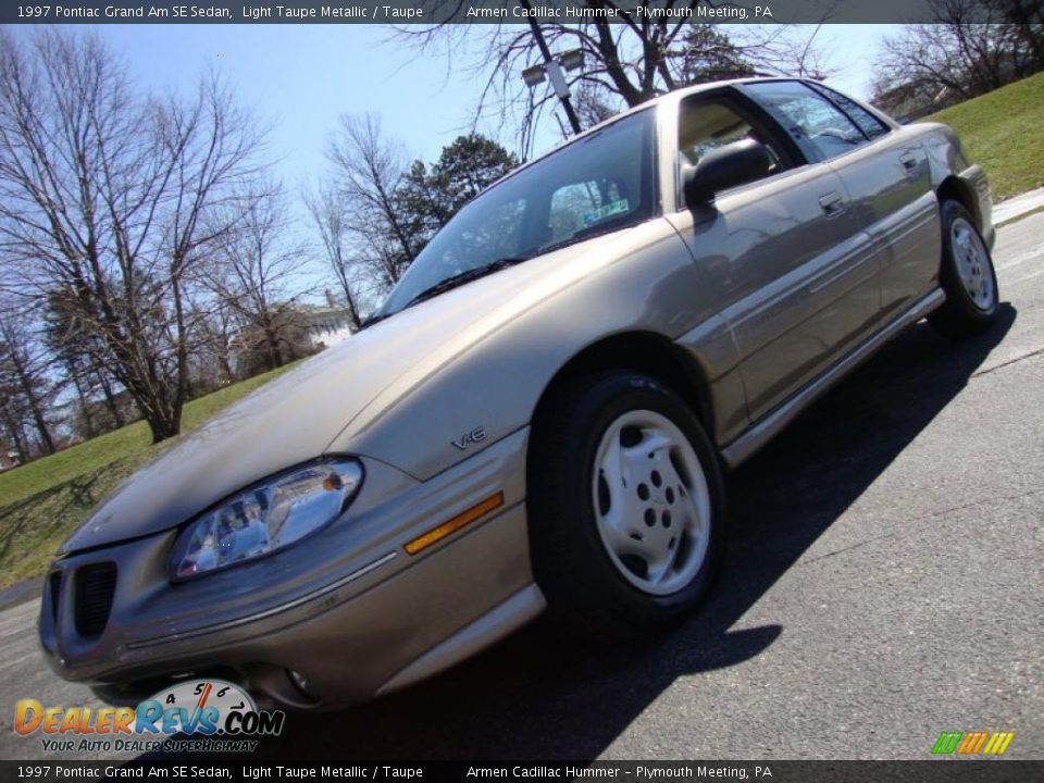 1997 Pontiac Grand Am SE Sedan Light Taupe Metallic / Taupe Photo #1