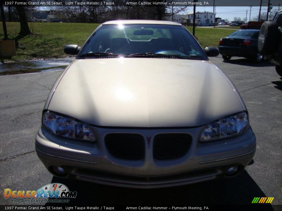 1997 Pontiac Grand Am SE Sedan Light Taupe Metallic / Taupe Photo #2