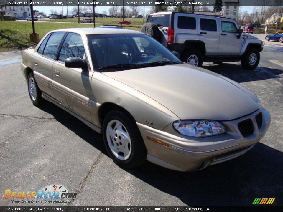 1997 Pontiac Grand Am SE Sedan Light Taupe Metallic / Taupe Photo #3