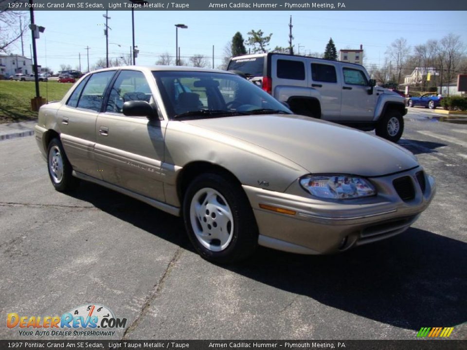 1997 Pontiac Grand Am SE Sedan Light Taupe Metallic / Taupe Photo #4
