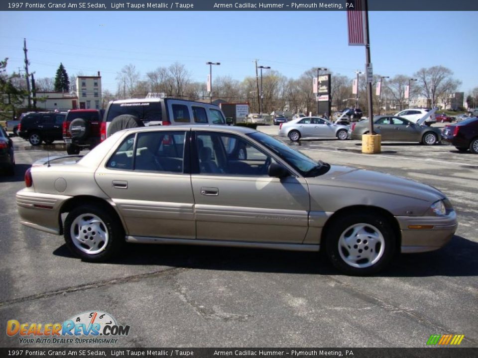 1997 Pontiac Grand Am SE Sedan Light Taupe Metallic / Taupe Photo #5