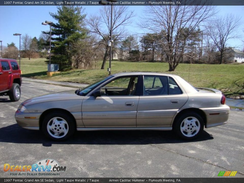 1997 Pontiac Grand Am SE Sedan Light Taupe Metallic / Taupe Photo #9