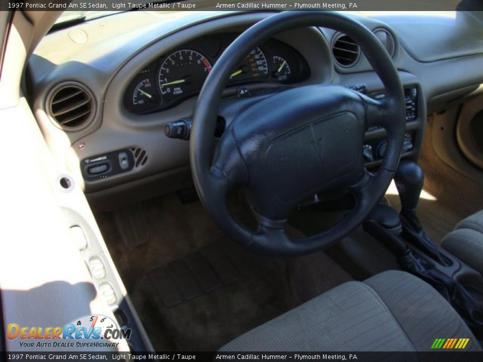 1997 Pontiac Grand Am SE Sedan Light Taupe Metallic / Taupe Photo #10