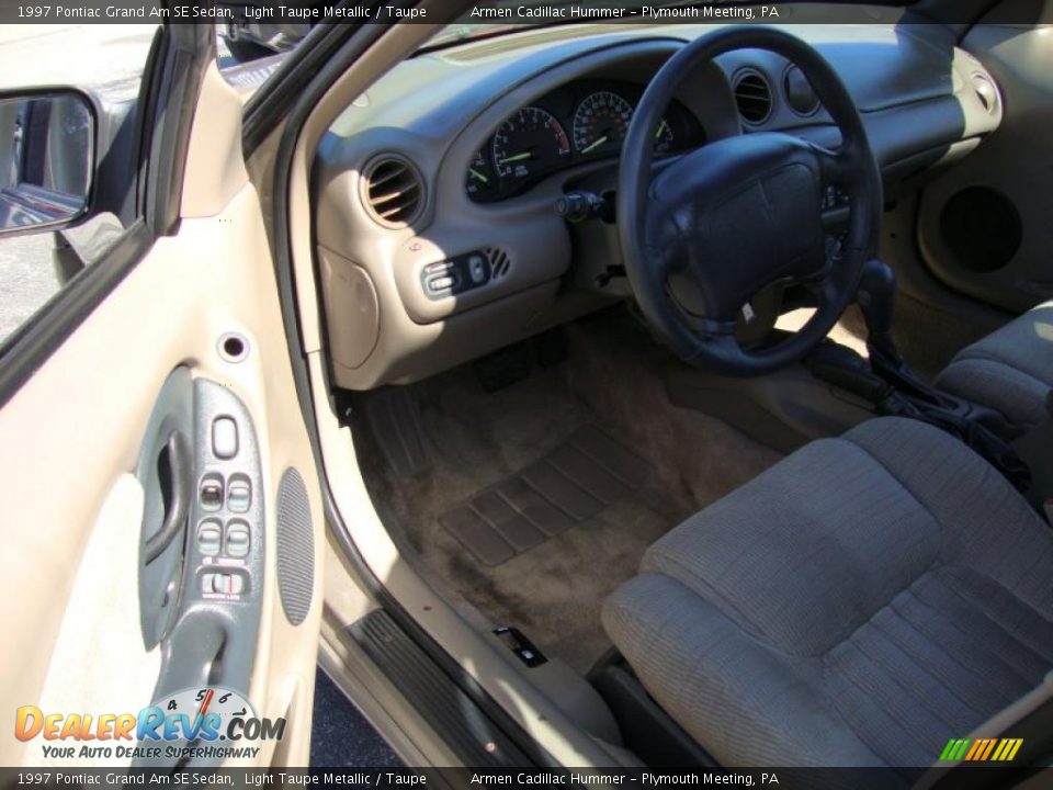 1997 Pontiac Grand Am SE Sedan Light Taupe Metallic / Taupe Photo #11