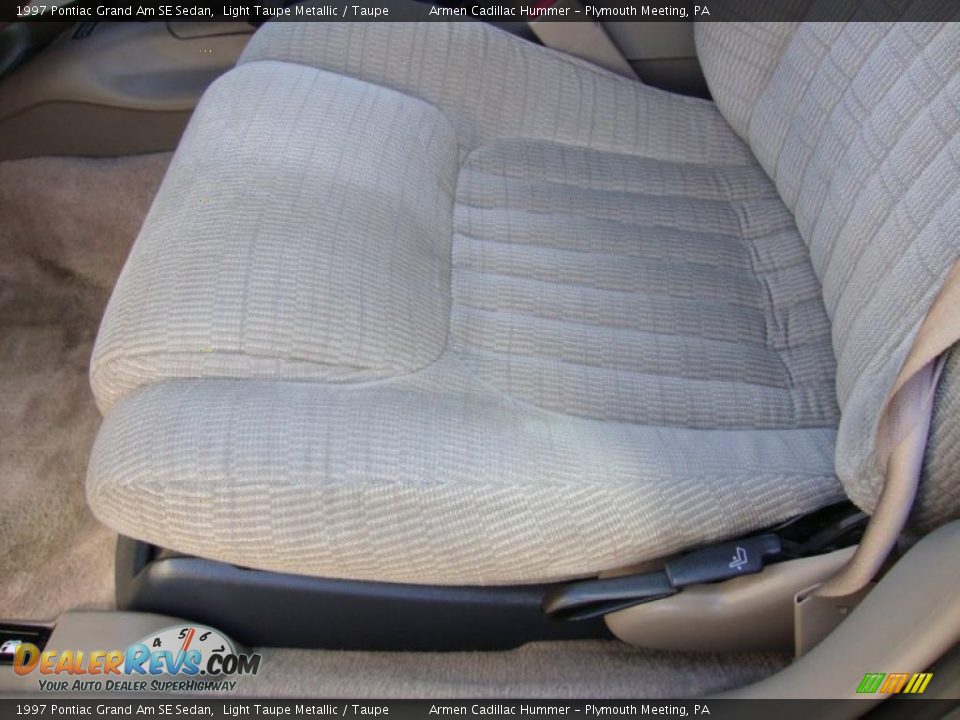 1997 Pontiac Grand Am SE Sedan Light Taupe Metallic / Taupe Photo #14