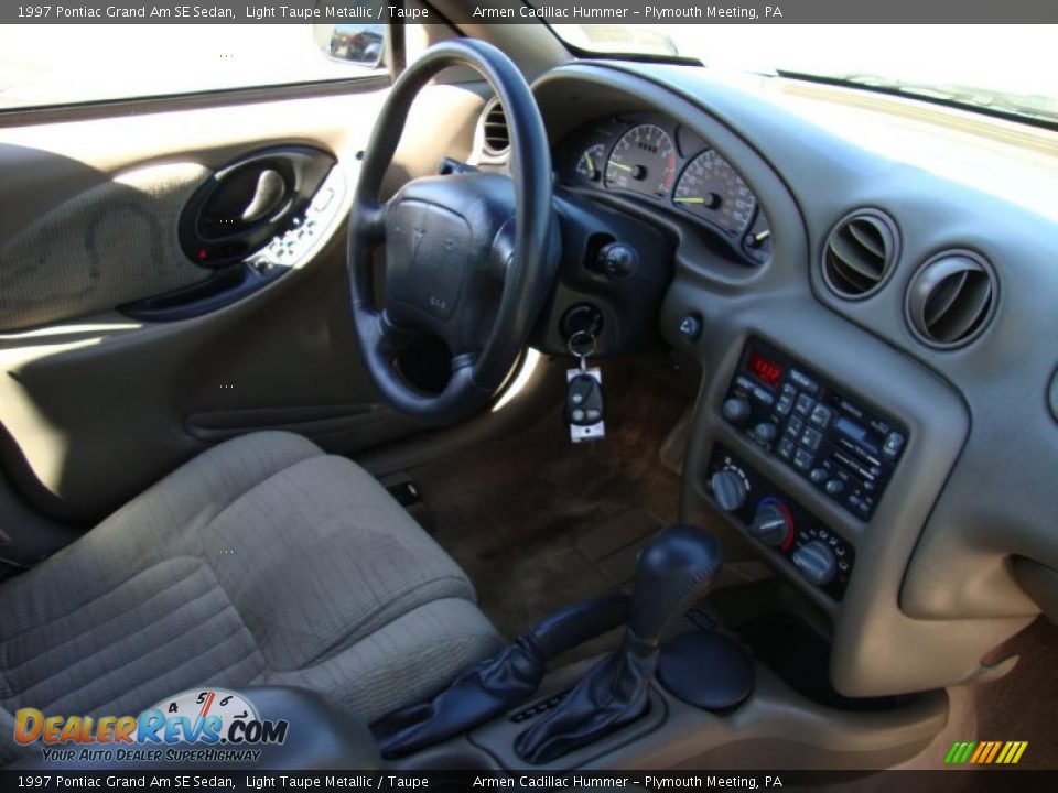 1997 Pontiac Grand Am SE Sedan Light Taupe Metallic / Taupe Photo #16