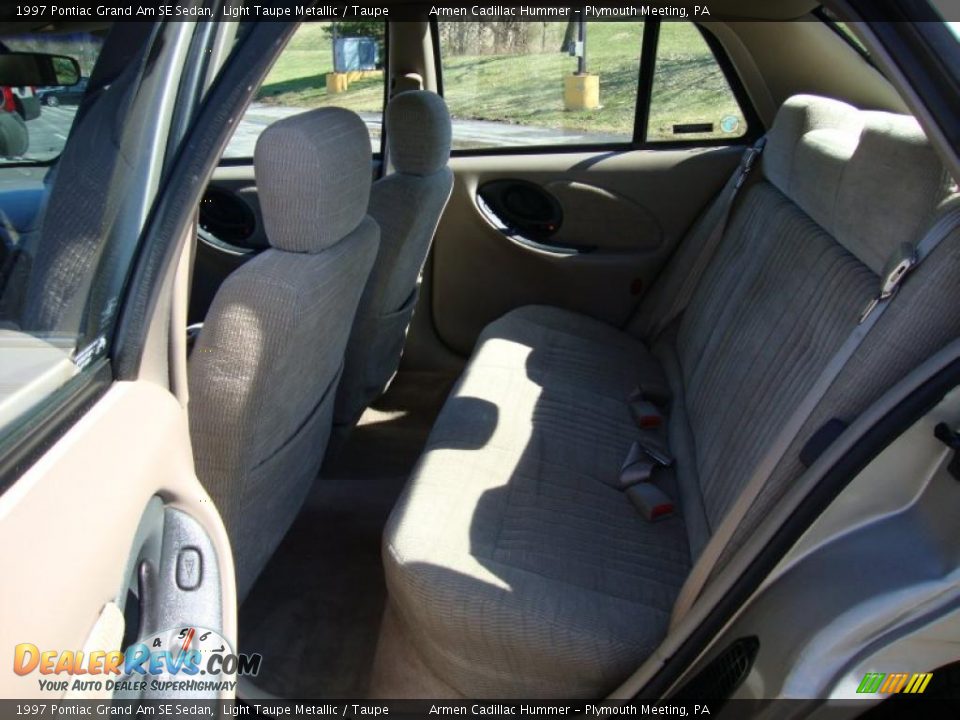 1997 Pontiac Grand Am SE Sedan Light Taupe Metallic / Taupe Photo #19