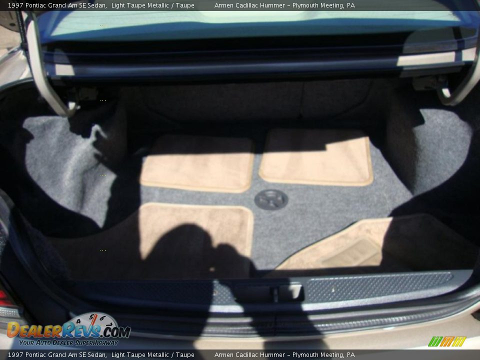 1997 Pontiac Grand Am SE Sedan Light Taupe Metallic / Taupe Photo #21