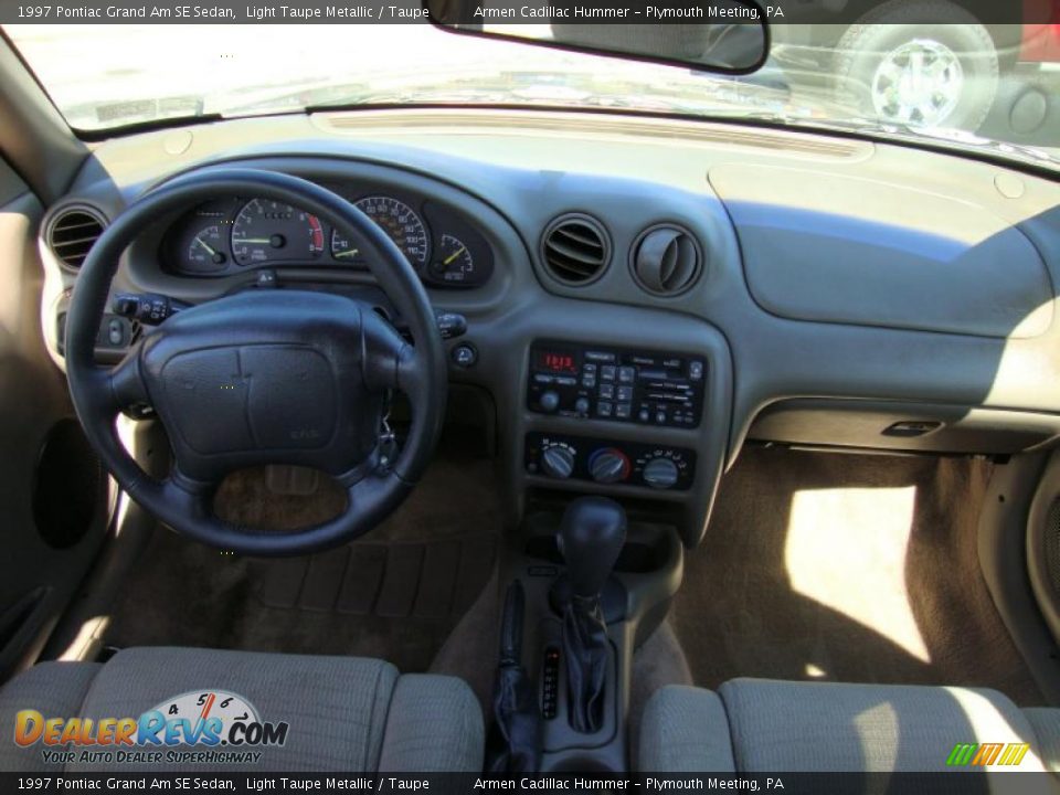 1997 Pontiac Grand Am SE Sedan Light Taupe Metallic / Taupe Photo #23