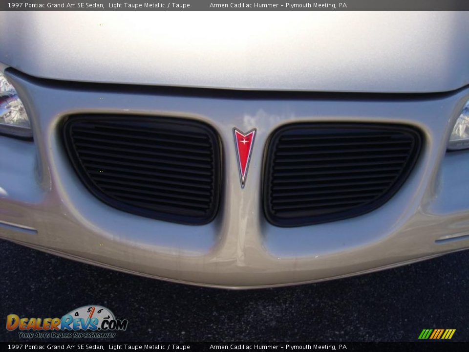 1997 Pontiac Grand Am SE Sedan Light Taupe Metallic / Taupe Photo #29