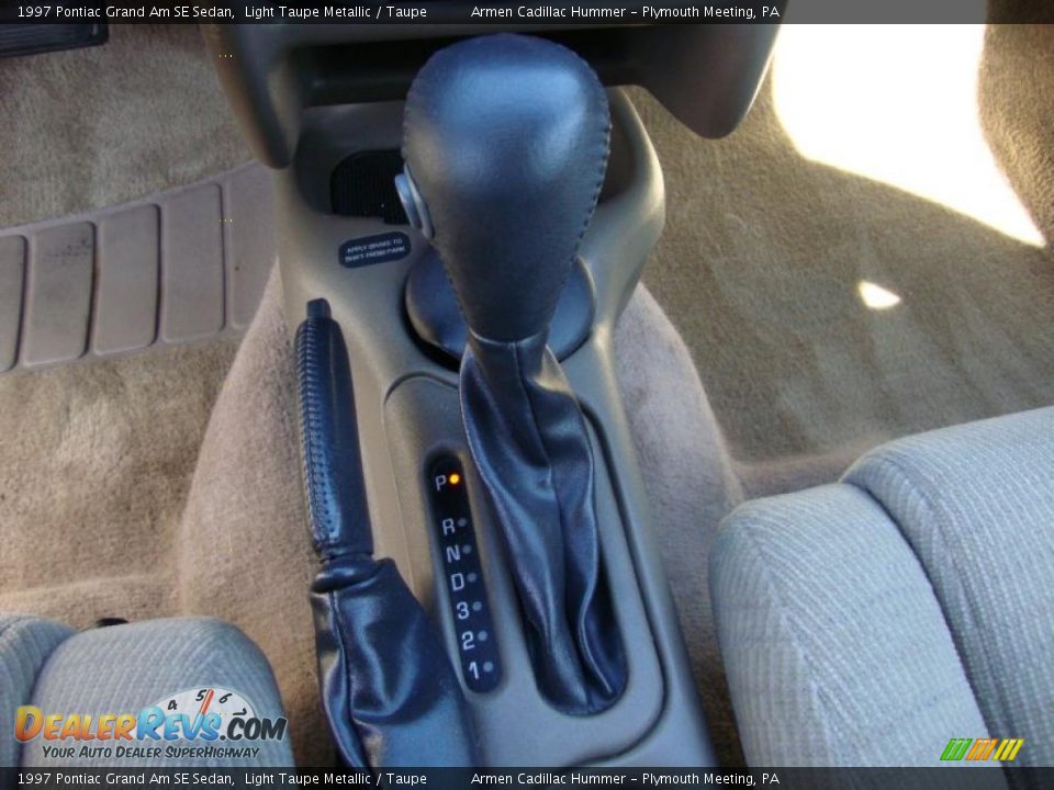 1997 Pontiac Grand Am SE Sedan Light Taupe Metallic / Taupe Photo #31