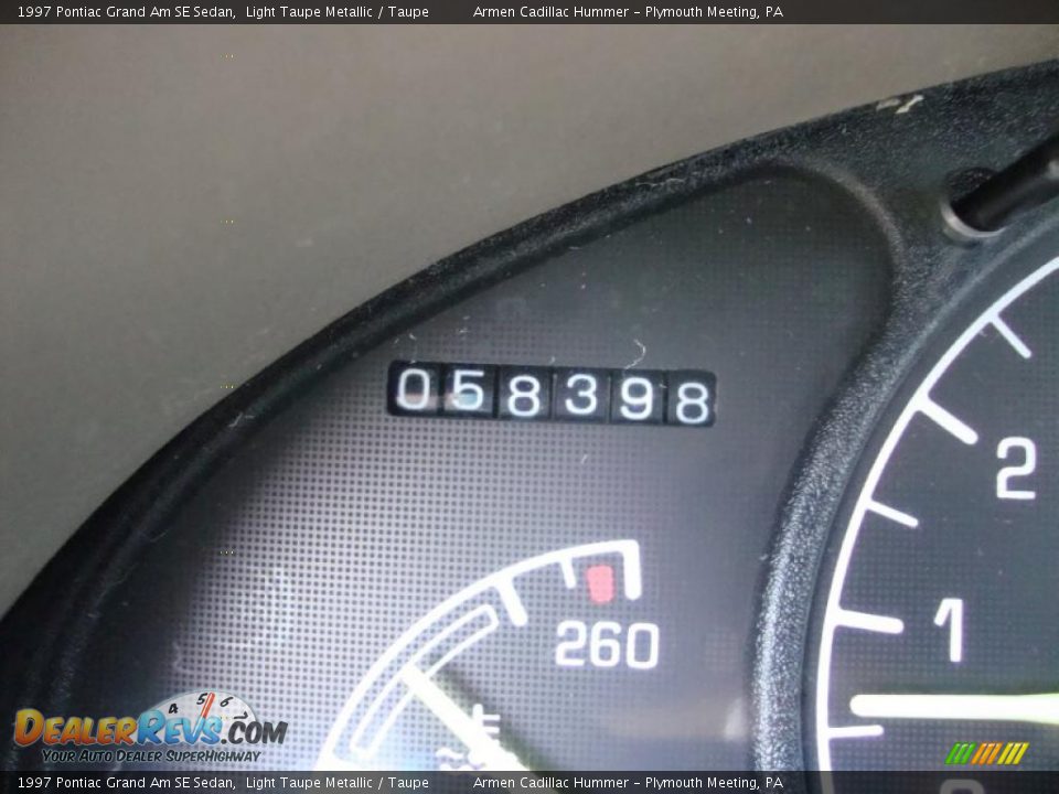 1997 Pontiac Grand Am SE Sedan Light Taupe Metallic / Taupe Photo #33