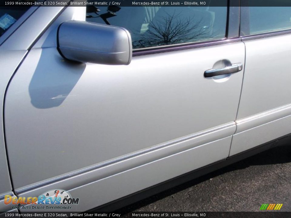 1999 Mercedes-Benz E 320 Sedan Brilliant Silver Metallic / Grey Photo #10