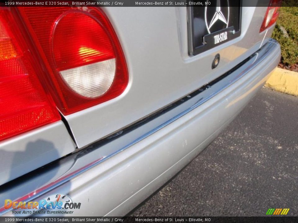 1999 Mercedes-Benz E 320 Sedan Brilliant Silver Metallic / Grey Photo #16