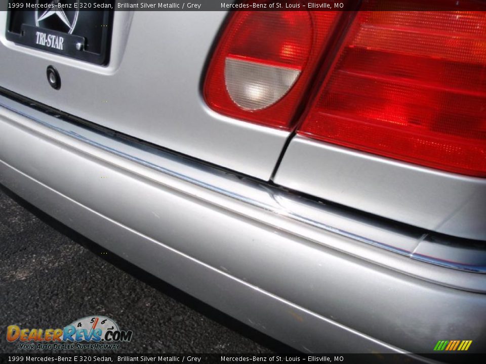 1999 Mercedes-Benz E 320 Sedan Brilliant Silver Metallic / Grey Photo #18