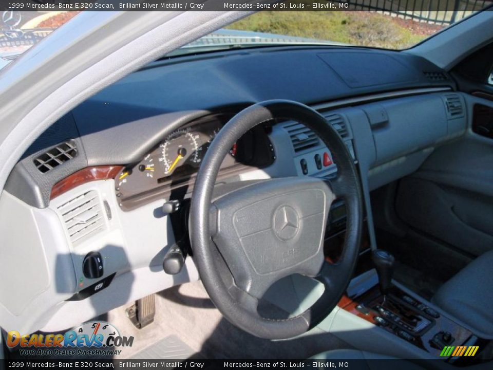 1999 Mercedes-Benz E 320 Sedan Brilliant Silver Metallic / Grey Photo #31