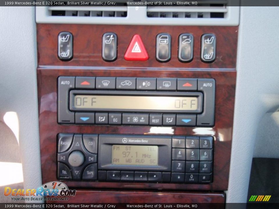 1999 Mercedes-Benz E 320 Sedan Brilliant Silver Metallic / Grey Photo #36