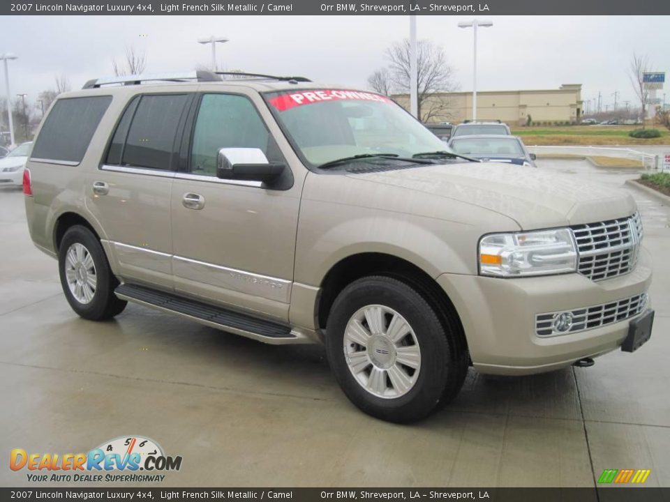 Light French Silk Metallic 2007 Lincoln Navigator Luxury 4x4 Photo #2