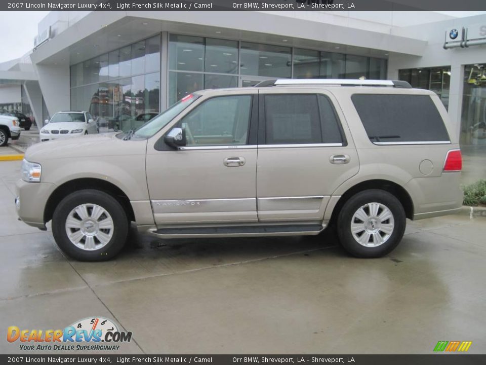 2007 Lincoln Navigator Luxury 4x4 Light French Silk Metallic / Camel Photo #3