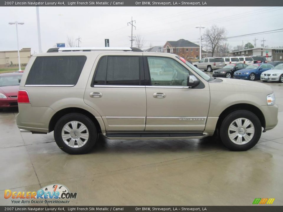 2007 Lincoln Navigator Luxury 4x4 Light French Silk Metallic / Camel Photo #4