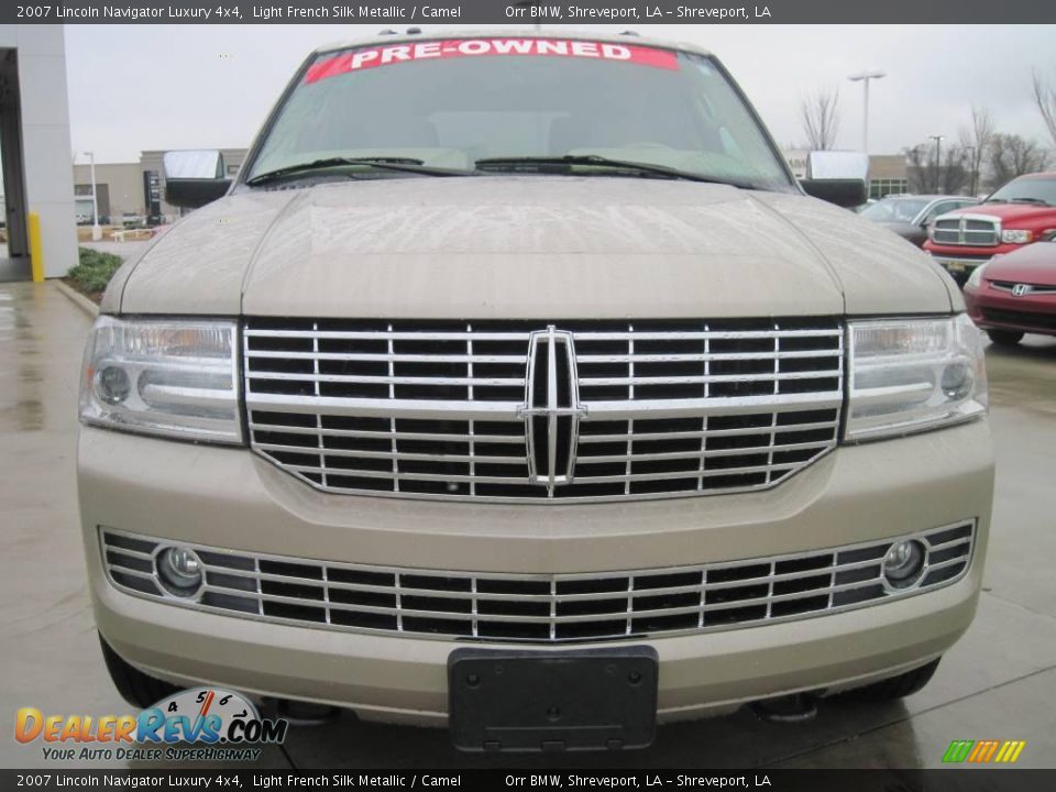 2007 Lincoln Navigator Luxury 4x4 Light French Silk Metallic / Camel Photo #5