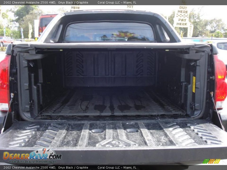 2002 Chevrolet Avalanche 2500 4WD Onyx Black / Graphite Photo #11