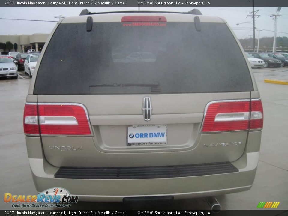 2007 Lincoln Navigator Luxury 4x4 Light French Silk Metallic / Camel Photo #6