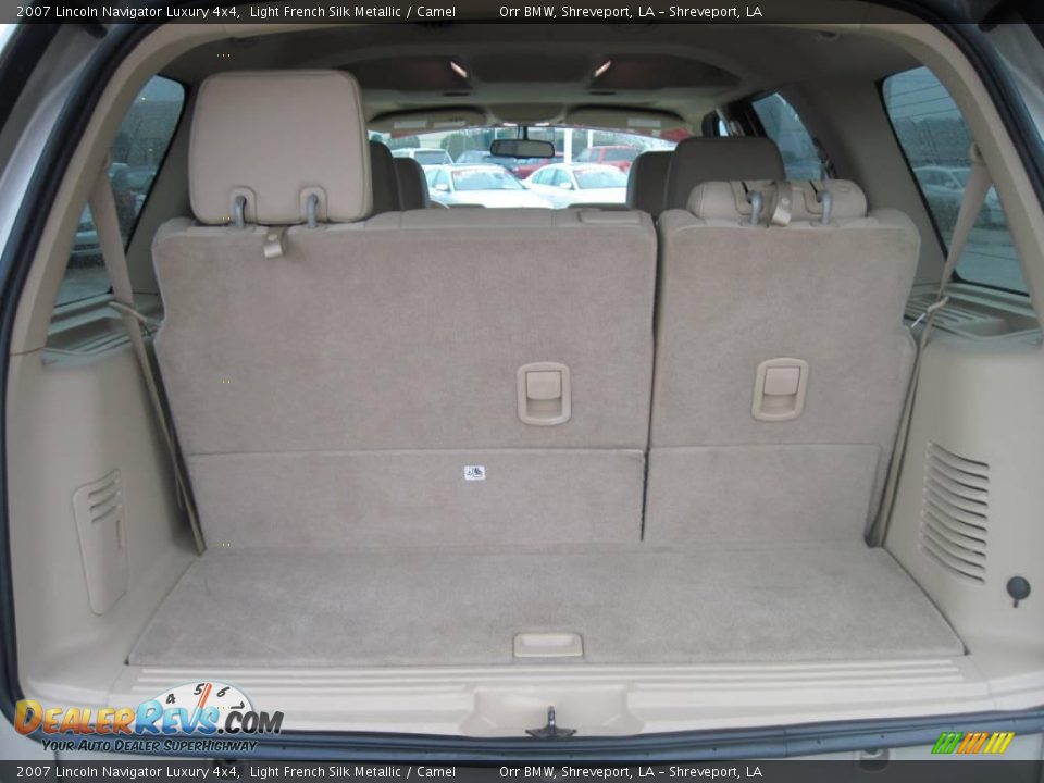 2007 Lincoln Navigator Luxury 4x4 Light French Silk Metallic / Camel Photo #7