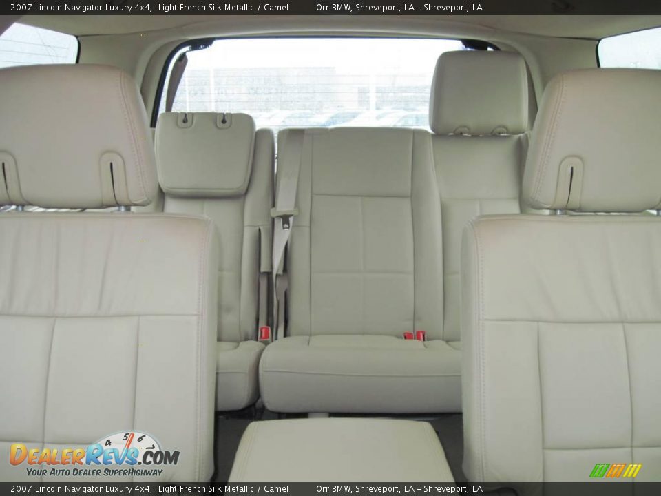 2007 Lincoln Navigator Luxury 4x4 Light French Silk Metallic / Camel Photo #8