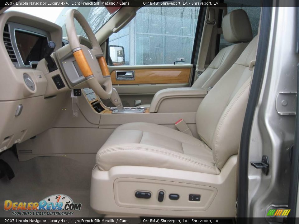 2007 Lincoln Navigator Luxury 4x4 Light French Silk Metallic / Camel Photo #9