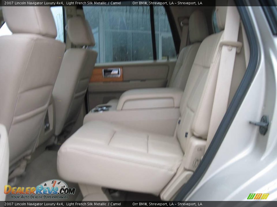 2007 Lincoln Navigator Luxury 4x4 Light French Silk Metallic / Camel Photo #10