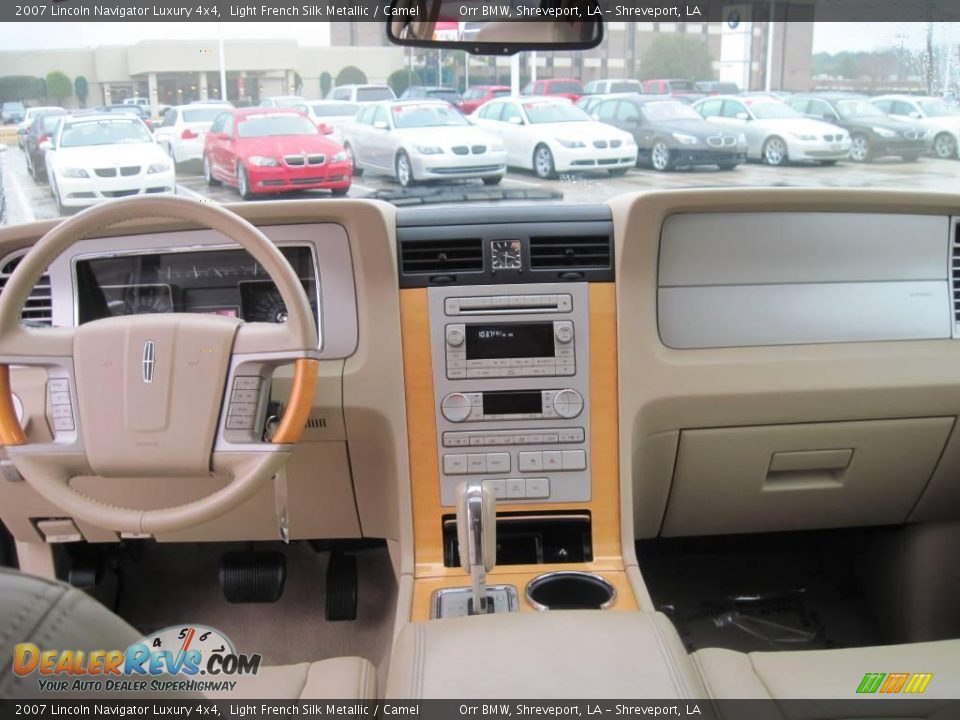 2007 Lincoln Navigator Luxury 4x4 Light French Silk Metallic / Camel Photo #11