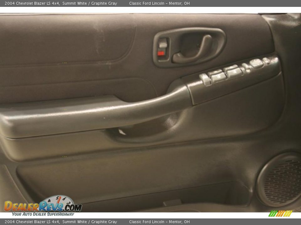 2004 Chevrolet Blazer LS 4x4 Summit White / Graphite Gray Photo #8