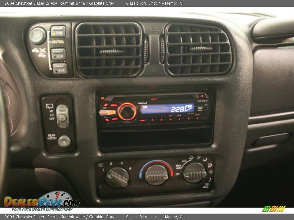 2004 Chevrolet Blazer LS 4x4 Summit White / Graphite Gray Photo #12