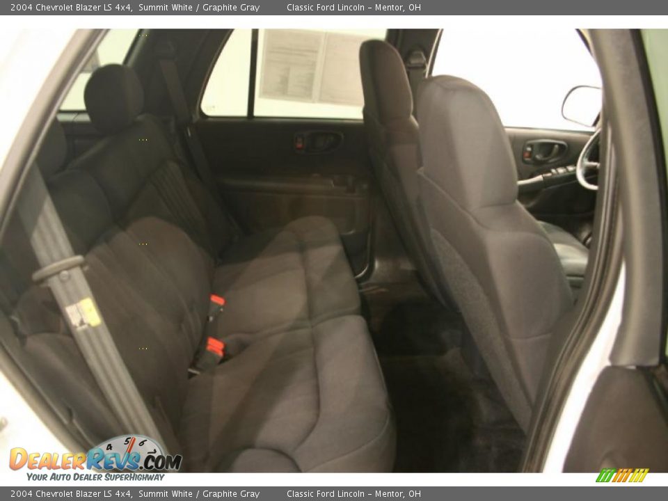 2004 Chevrolet Blazer LS 4x4 Summit White / Graphite Gray Photo #15
