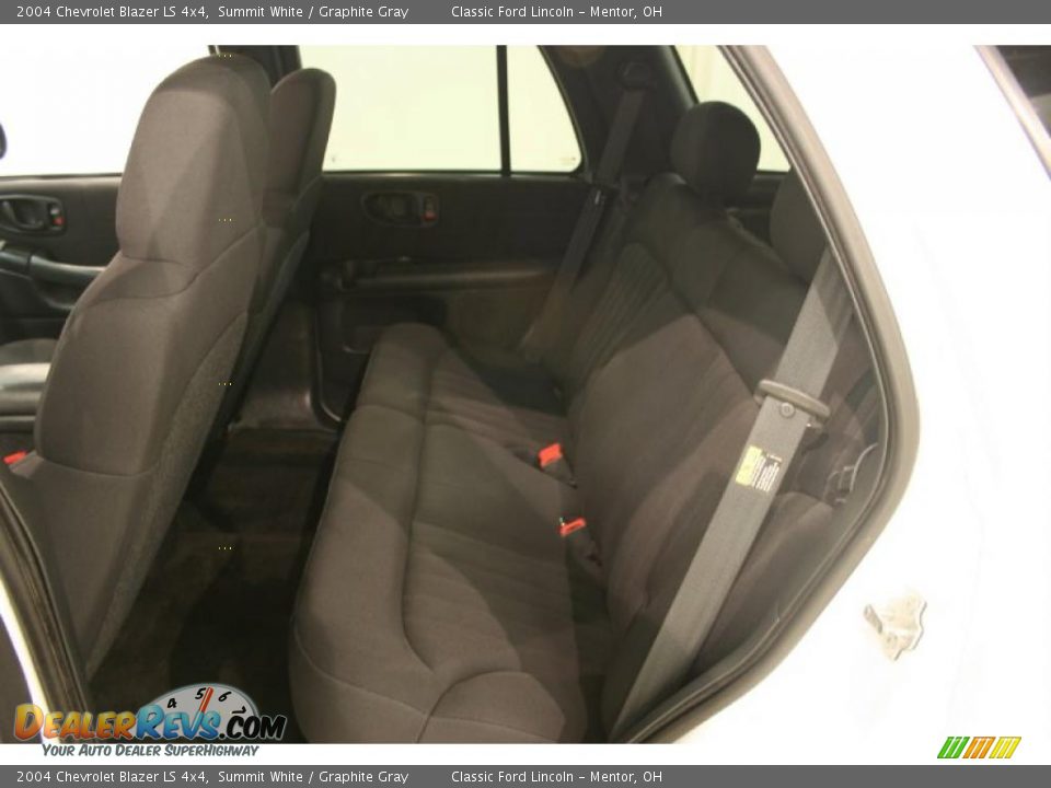 2004 Chevrolet Blazer LS 4x4 Summit White / Graphite Gray Photo #16