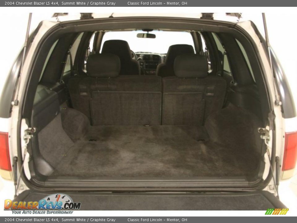 2004 Chevrolet Blazer LS 4x4 Summit White / Graphite Gray Photo #17
