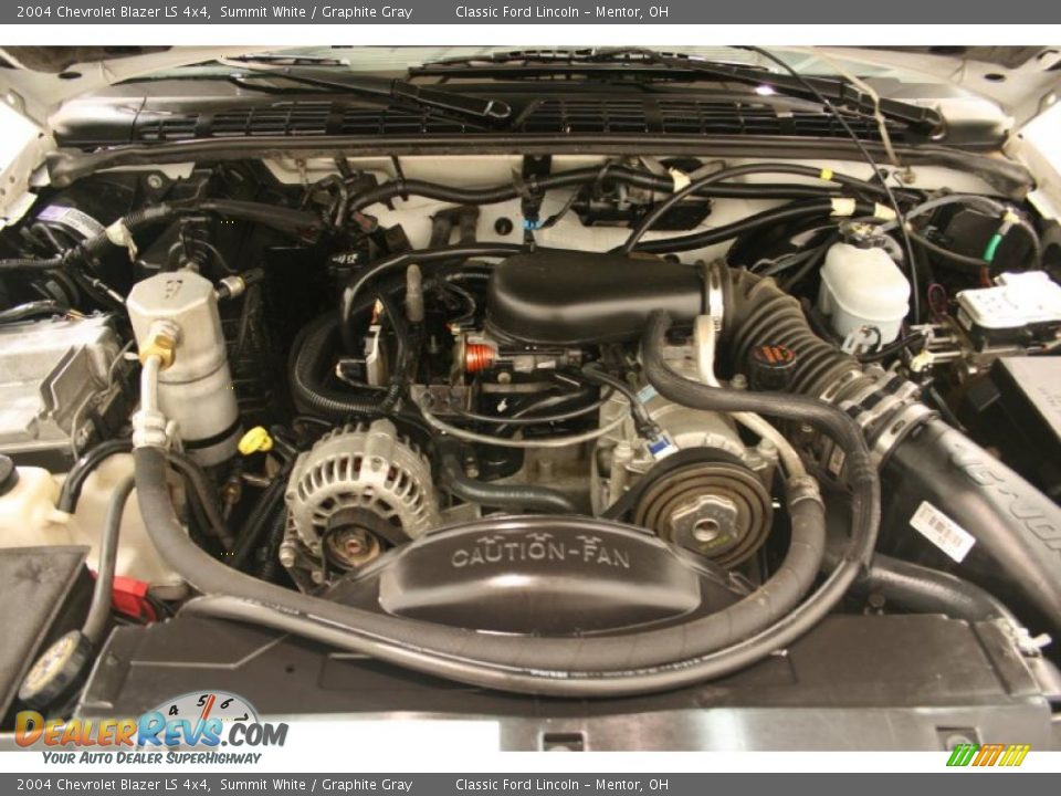 2004 Chevrolet Blazer LS 4x4 Summit White / Graphite Gray Photo #18