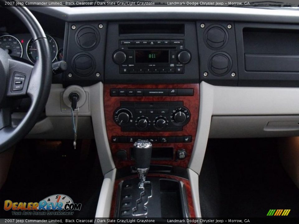 2007 Jeep Commander Limited Black Clearcoat / Dark Slate Gray/Light Graystone Photo #25