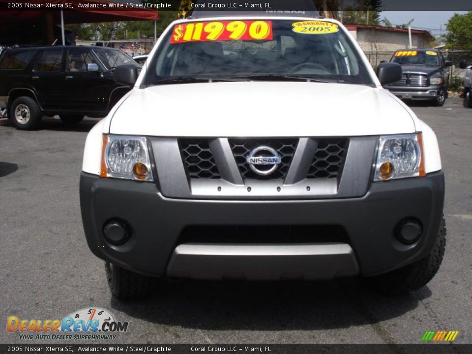 2005 Nissan Xterra SE Avalanche White / Steel/Graphite Photo #2